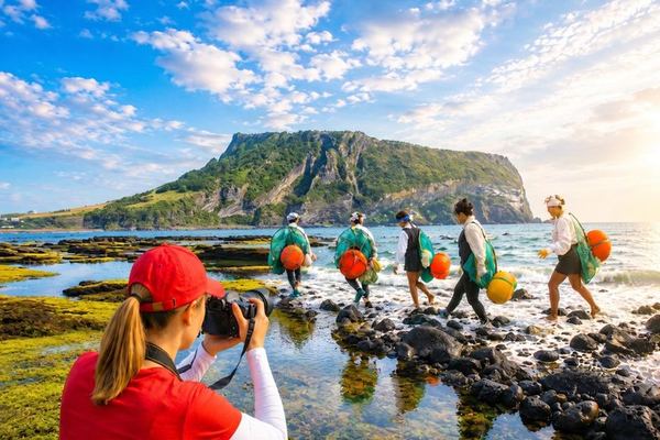 East Jeju: Seongsan in the Sun, Manjanggul's Cold Air to Finish