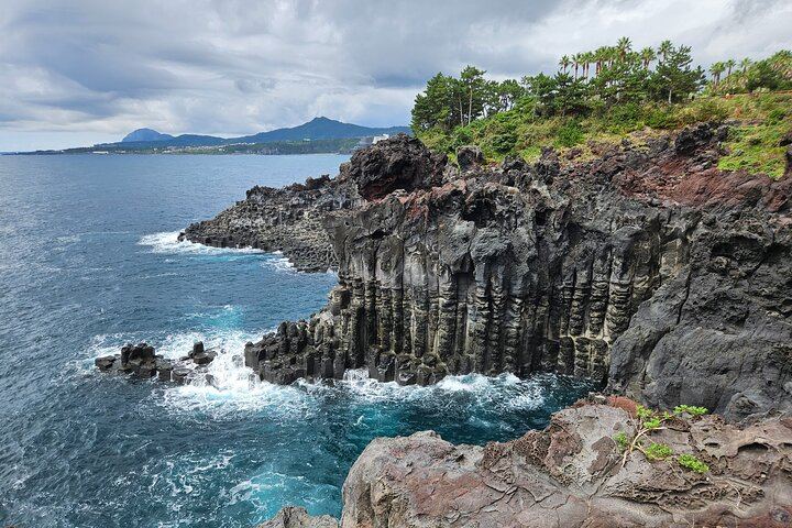 Jeju South-West Essentials: Hallasan & Signature Highlights
