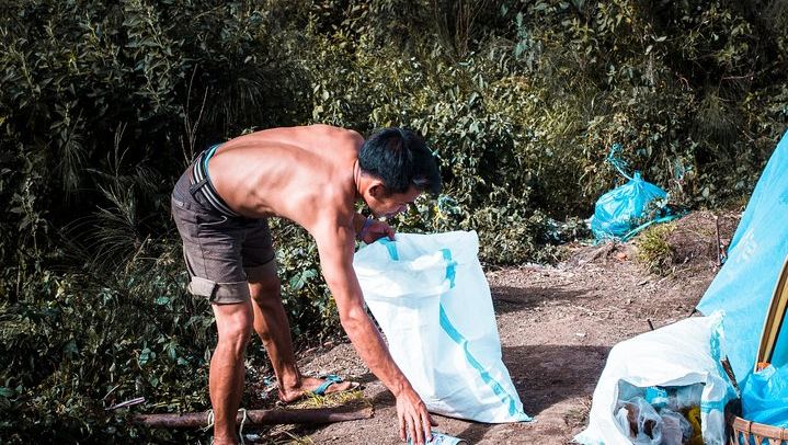 Keep Nount Rinjani Environment Clean - Jou Trekking