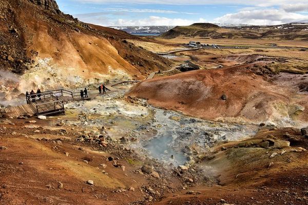 Reykjanes Geopark in Seven Hours, with Drop-Off at the Airport or Blue Lagoon