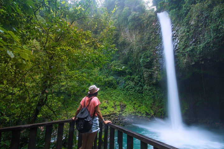 La Fortuna 4-in-1 Tour: Bridges, Volcano, Waterfall