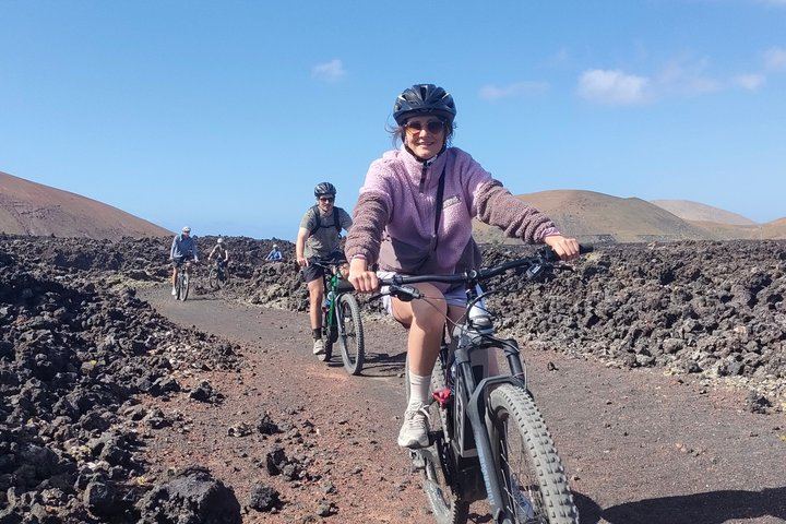 Lanzarote E-Bike Tour: Volcano Craters & Scenic Vineyards