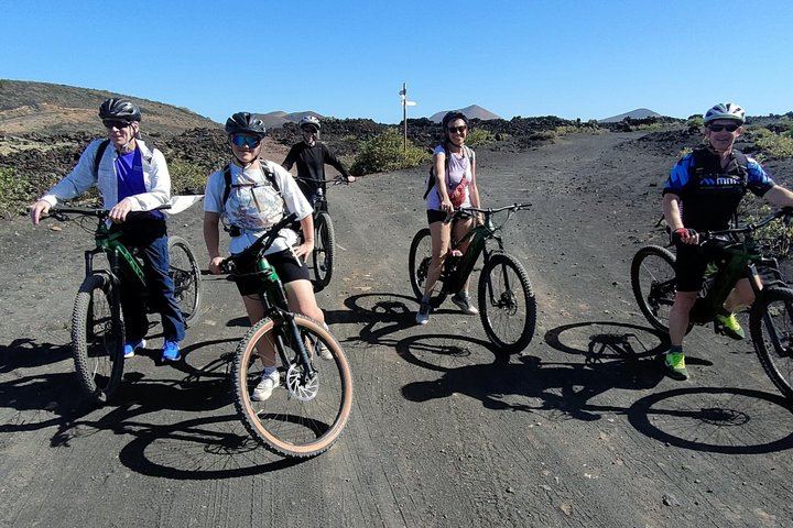 Lanzarote E-Bike Tour: Volcano Craters & Scenic Vineyards