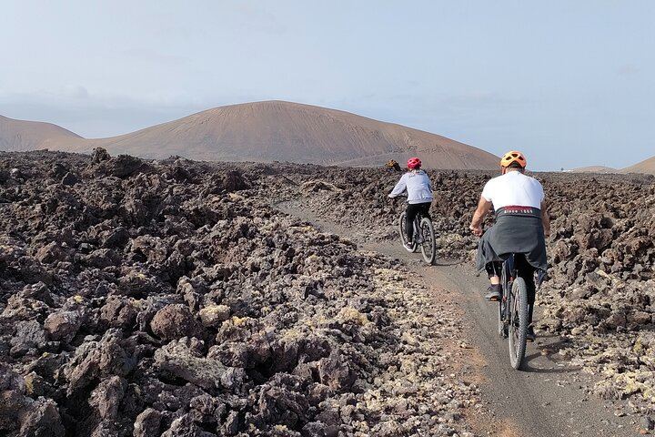 Lanzarote E-Bike Tour: Volcano Craters & Scenic Vineyards