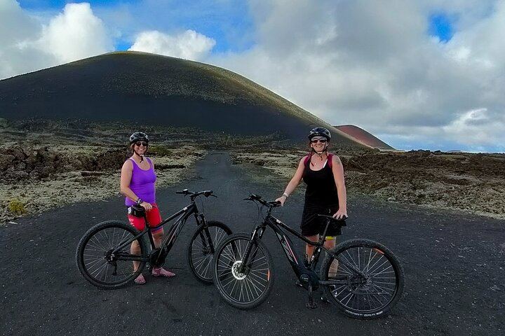 Lanzarote E-Bike Tour: Volcano Craters & Scenic Vineyards
