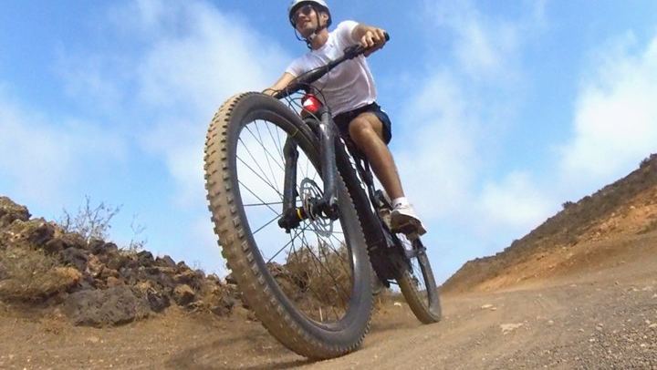 Lanzarote E-Bike Tour: Volcano Craters & Scenic Vineyards