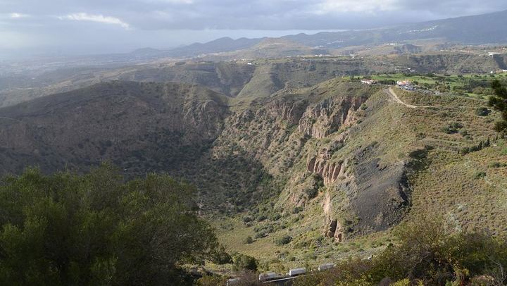 Las Palmas Shore Excursion: Private Volcanic Caldera, Teror Village and Wine-Tasting Tour