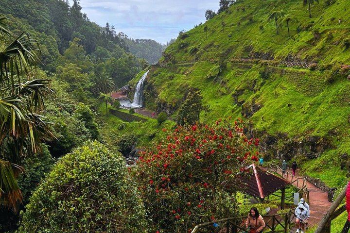 Majestic North São Miguel - Fogo Lagoon, Waterfalls & Tea (Lunch)