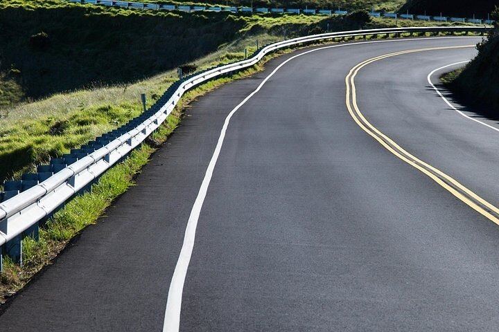 Maui Haleakala Day Bike Tour with Mountain Riders from 6500 to sea level