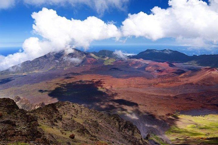 Maui: Haleakala Sunrise Spectacular with Local Breakfast