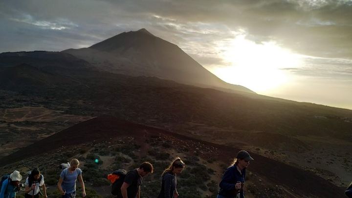 Medium difficulty hiking (7km approx.).