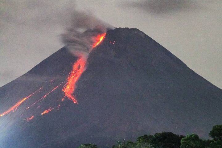 Merapi Lava Flow at night