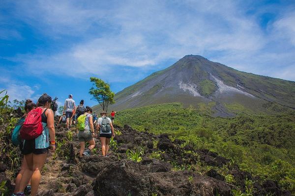 Arenal 10-Hour Combo: a 6-Hour Jungle Hike, Volcanic Mud Ponds and Hot Springs