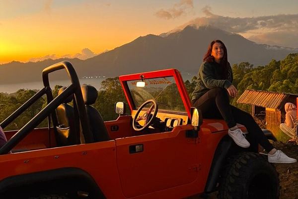 Batur Sunrise in a Classic 4WD Jeep, Breakfast on the Roof at 1,365 m
