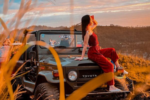 Batur Jeep Sunrise at 1,717 m: Banana or Egg Sandwiches and the 1963 Lava
