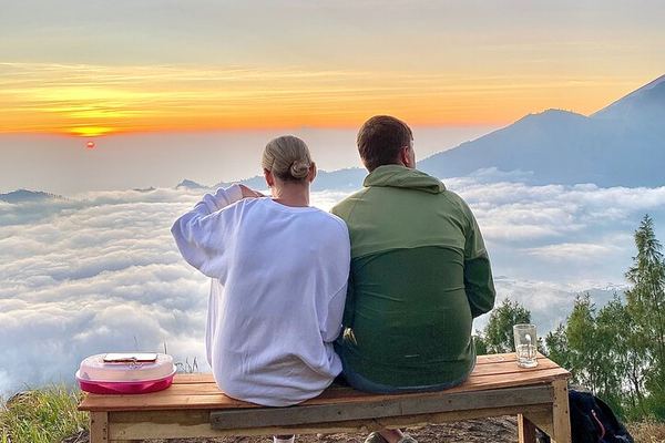 Mount Batur Sunrise Hike with Breakfast and the Hot Springs on Lake Batur