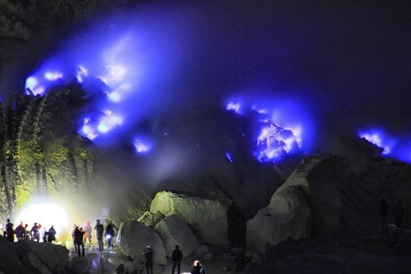 Overnight Ijen from Bali via Banyumala Falls, Munduk and the Licin Rainforest