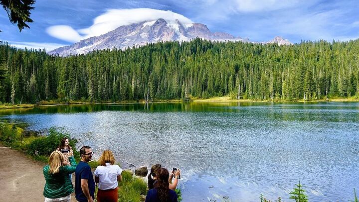 Mount Rainier Customized Tour from Seattle