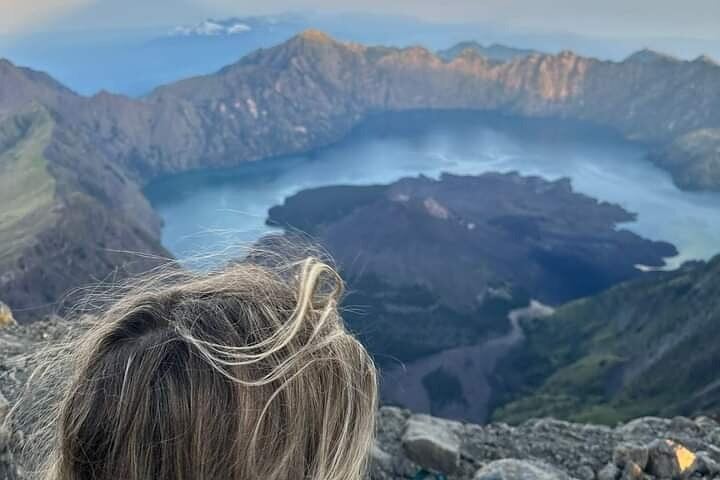Mount Rinjani Hiking to summit( 2 Days 1 Night )