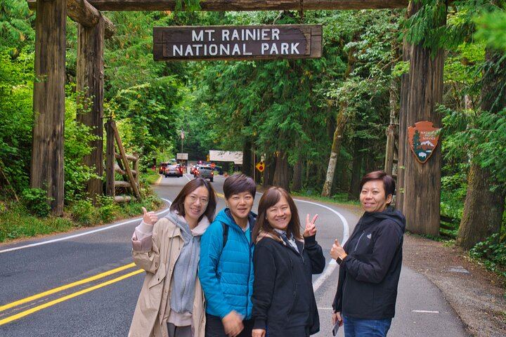 Mt. Rainier Day Tour from Seattle