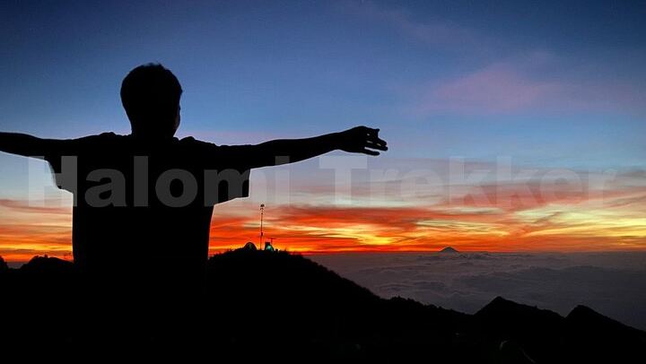 Mt Rinjani Trekking 2 Days 1 Night (Senaru Crater Rim)
