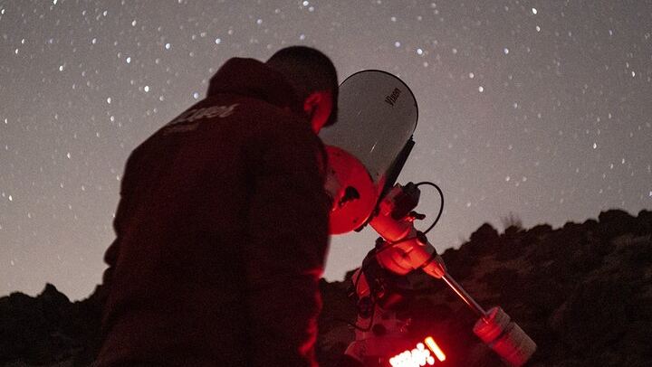 Observing the universe through telescopes