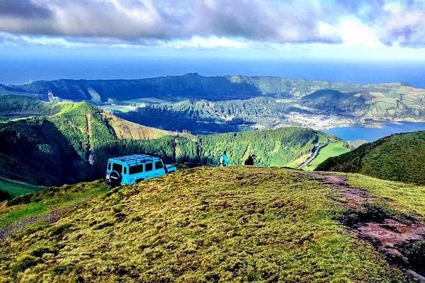 Sete Cidades by Land Rover on the Crater Rim Track