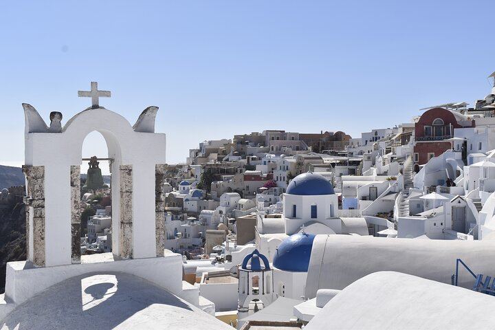 Oia’s heart in one picture — white curves, blue domes, and emotions no camera can truly capture.