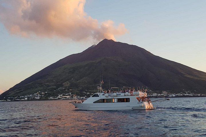 Panarea and Stromboli Boat Trip from Lipari, Sunset at Strombolicchio (5/11)