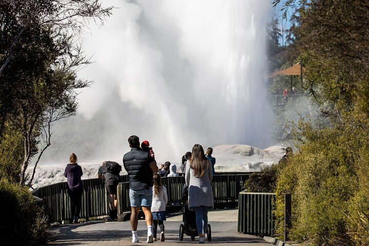 Pohutu Geyser