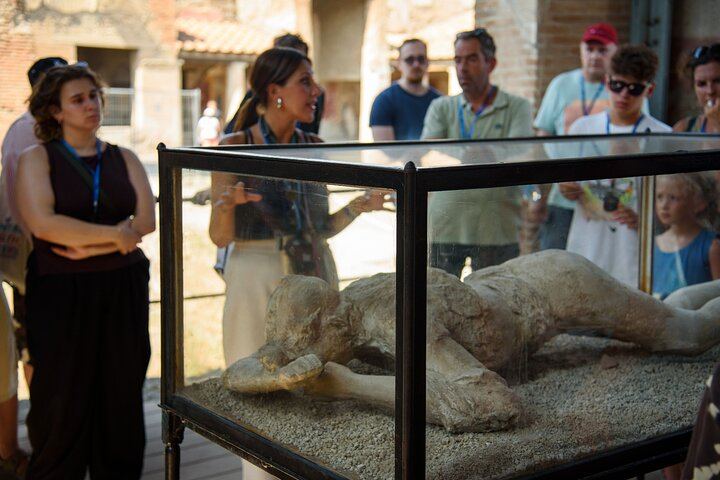 Pompeii and Vesuvius Full Guided Tour from Sorrento with Pizza