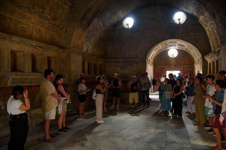 Pompeii and Vesuvius Full Guided Tour from Sorrento with Pizza
