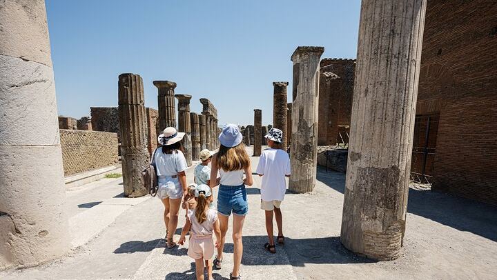 Pompeii from Rome with Optional Mt. Vesuvius & Pizza Lunch