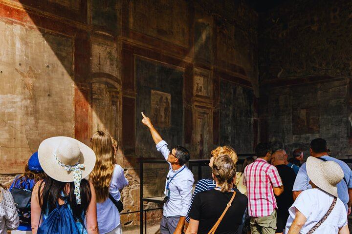 Pompeii Guided Tour & Horse Riding on Vesuvius with Lunch