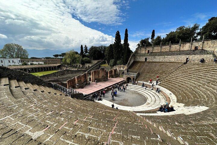 Pompeii & Mount Vesuvius Tour with Guided Visit, Tickets & Lunch
