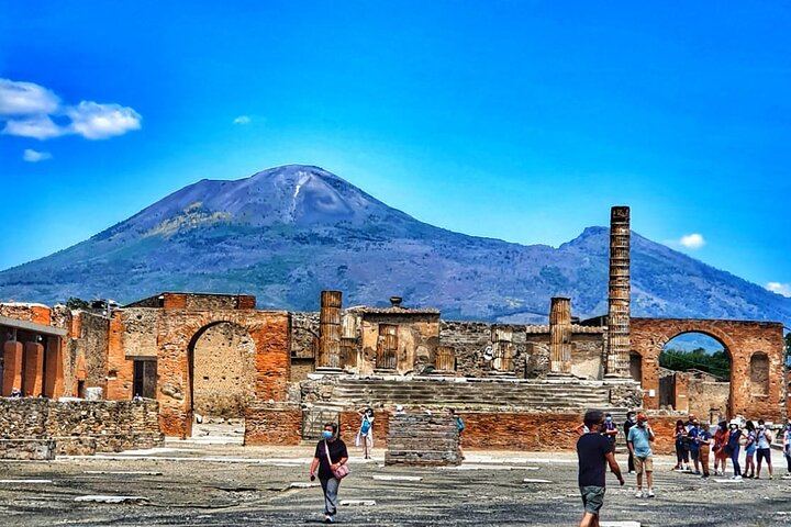 Pompeii & Mount Vesuvius Tour with Guided Visit, Tickets & Lunch