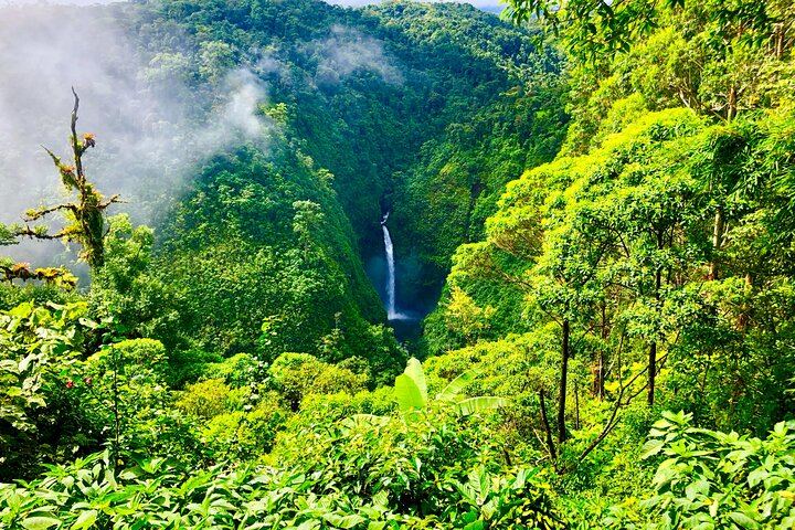Premium Adventure from San Jose Arenal Volcano Waterfall and Thermal