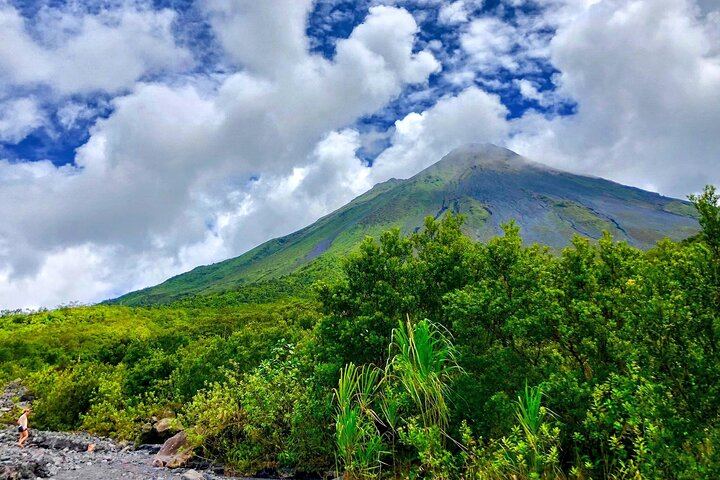 Premium Adventure from San Jose Arenal Volcano Waterfall and Thermal