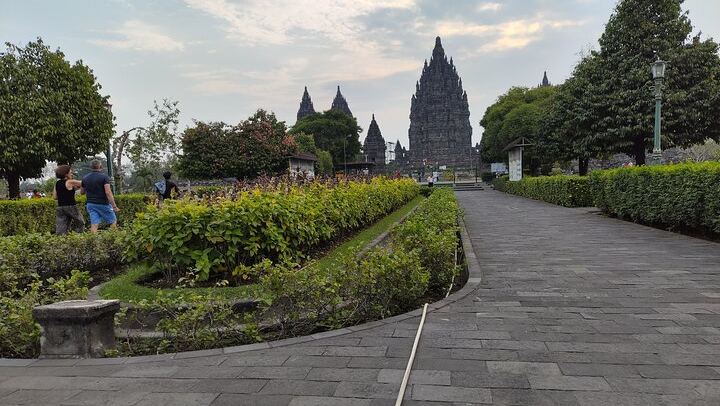 Private Borobudur Heritage Tour – Merapi Jeep & Prambanan Temple