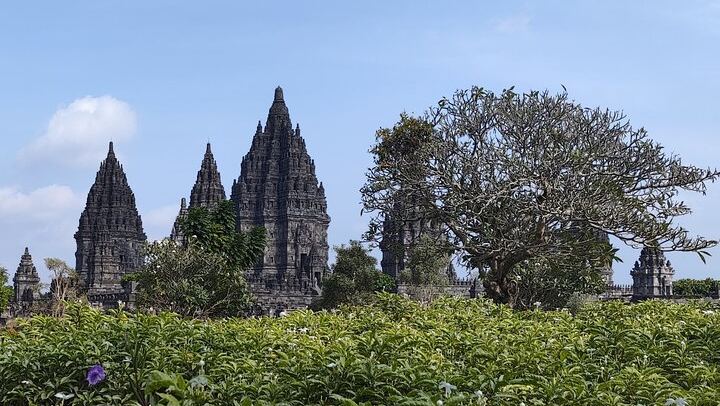 Private Borobudur Heritage Tour – Merapi Jeep & Prambanan Temple