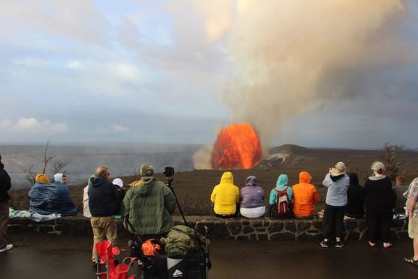 Private Guide Inside Volcanoes Park: Three Hours, Eruption Footage in the Van