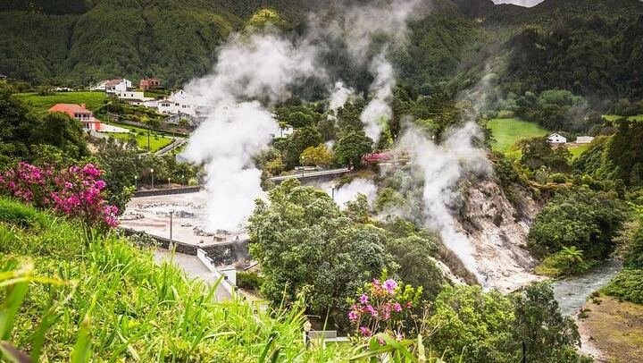 Private Guided Tour to Furnas and thermal baths.
