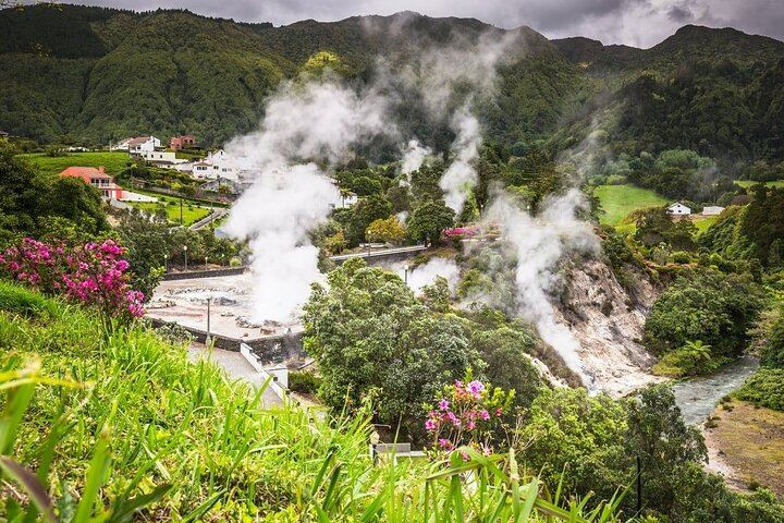 Private Guided Tour to Furnas and thermal baths.