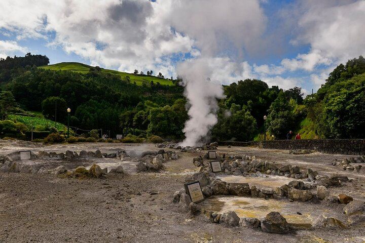 Private Guided Tour to Furnas and thermal baths.