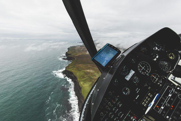 Private Reykjavik Helicopter Flight: Reykjanes Peninsula and Volcanic Landscapes