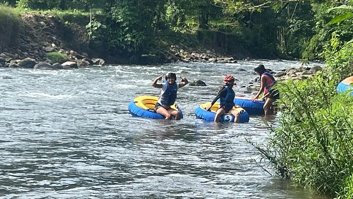 Private River Tubing in La Fortuna, from the Pink Hostel (3/5)