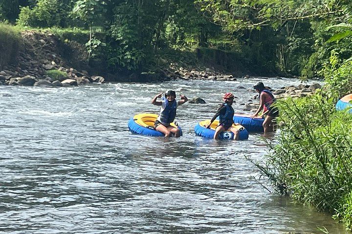 Private River Tubing in La Fortuna, from the Pink Hostel (3/5)