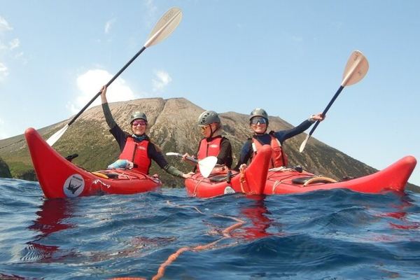 Kayaking into the Lava Tunnels of Vulcano, Three Grades