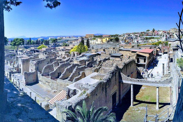 Private Tour: Herculaneum - Pompeii - Vesuvius with pickup