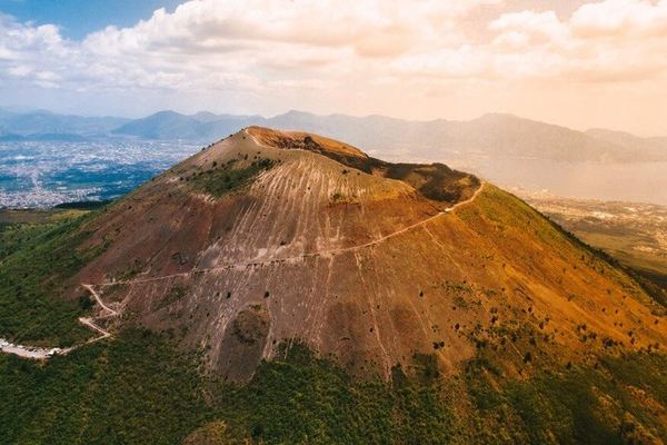 Private Car Tour from Naples: Herculaneum, Vesuvius Crater and Pompeii in One Day